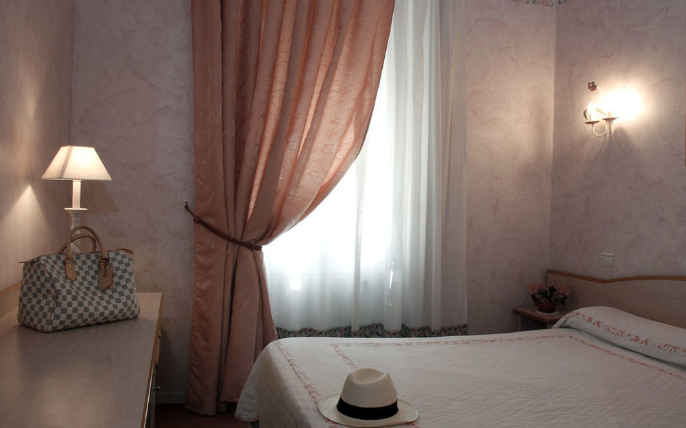 Paris Rome Hotel Menton Bagian luar foto