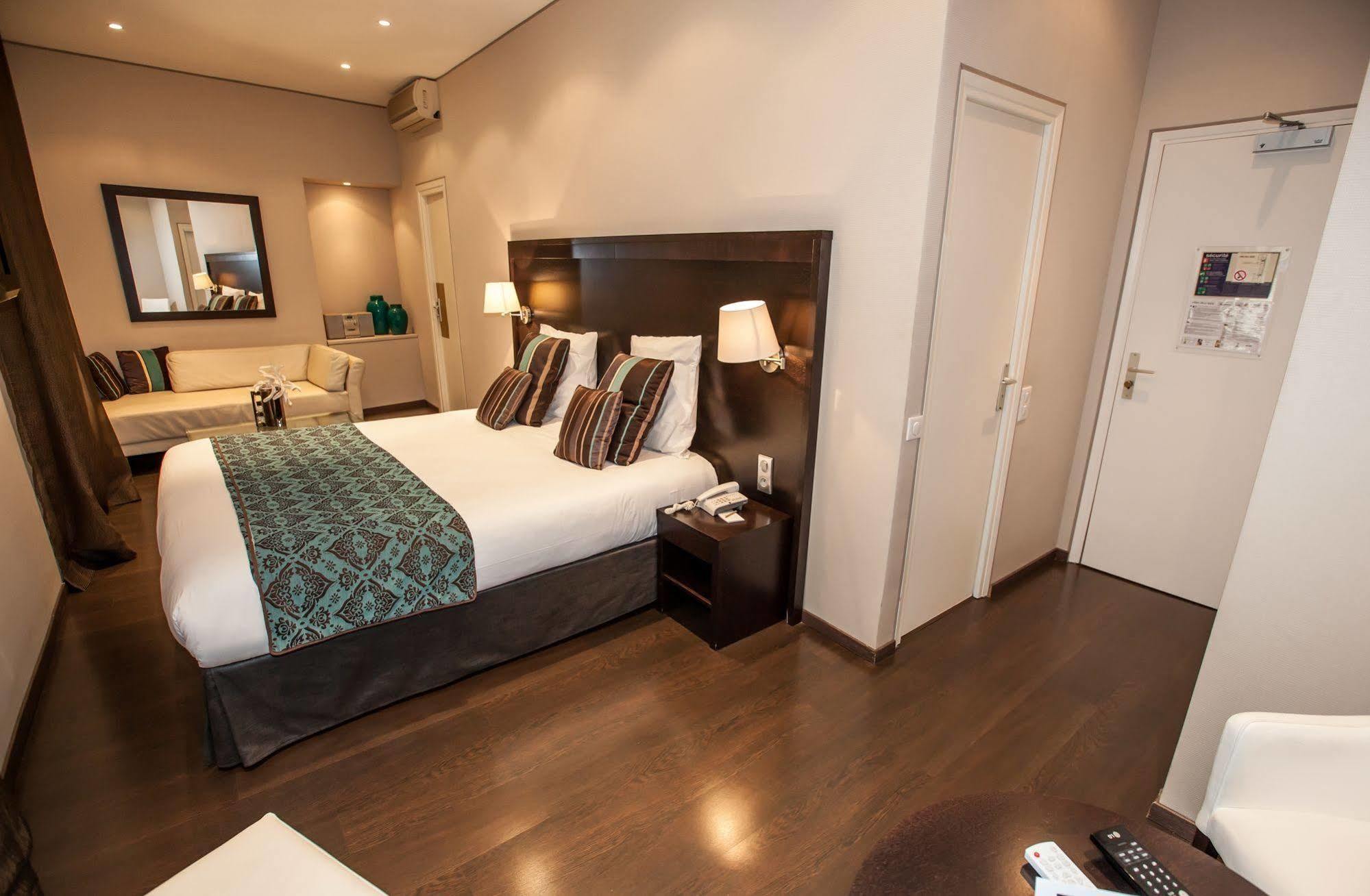 Paris Rome Hotel Menton Bagian luar foto